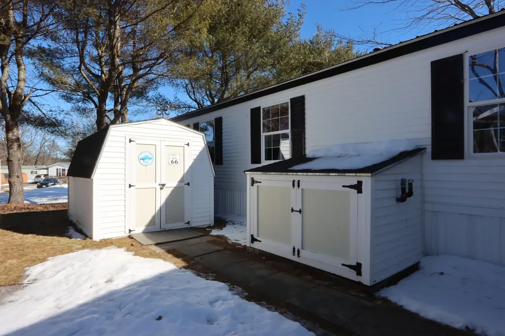 8 Harvest Lane Lewiston ME 04240