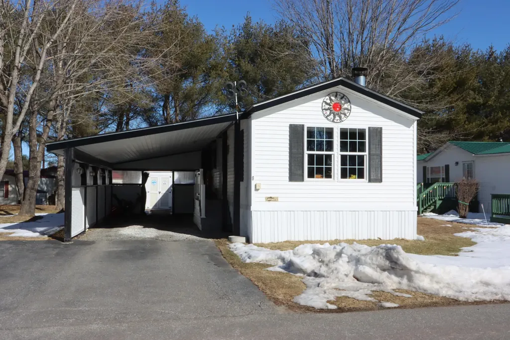 8 Harvest Lane Lewiston ME 04240