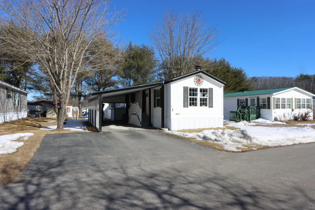 8 Harvest Lane Lewiston ME 04240