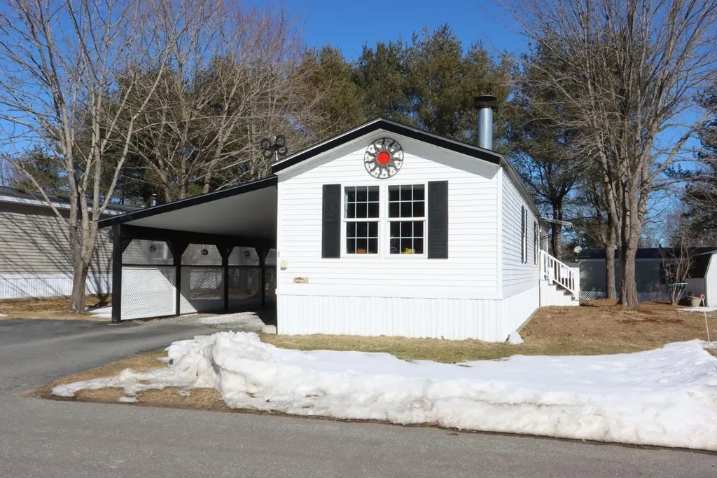 8 Harvest Lane Lewiston ME 04240