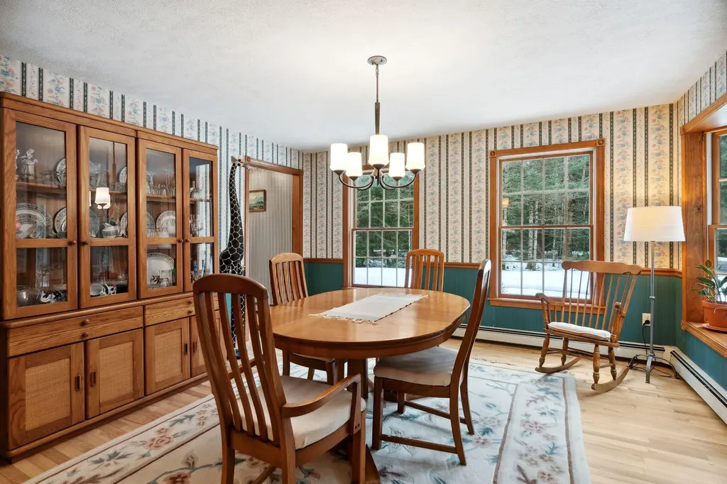 28 Coombs Road Topsham ME 04086