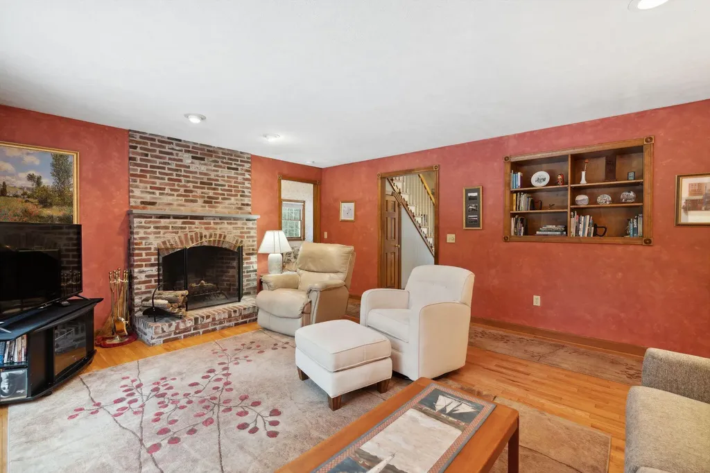 28 Coombs Road Topsham ME 04086