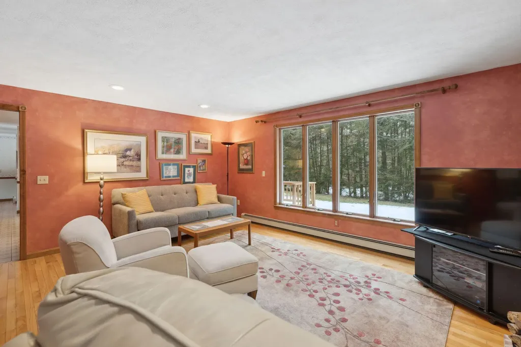 28 Coombs Road Topsham ME 04086