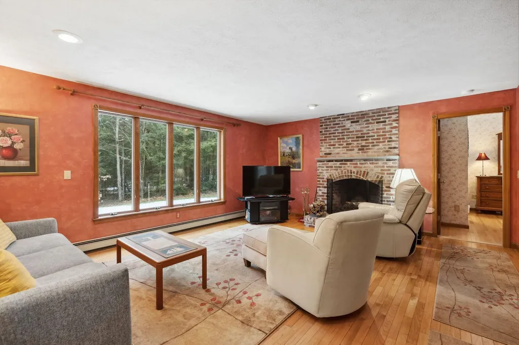 28 Coombs Road Topsham ME 04086