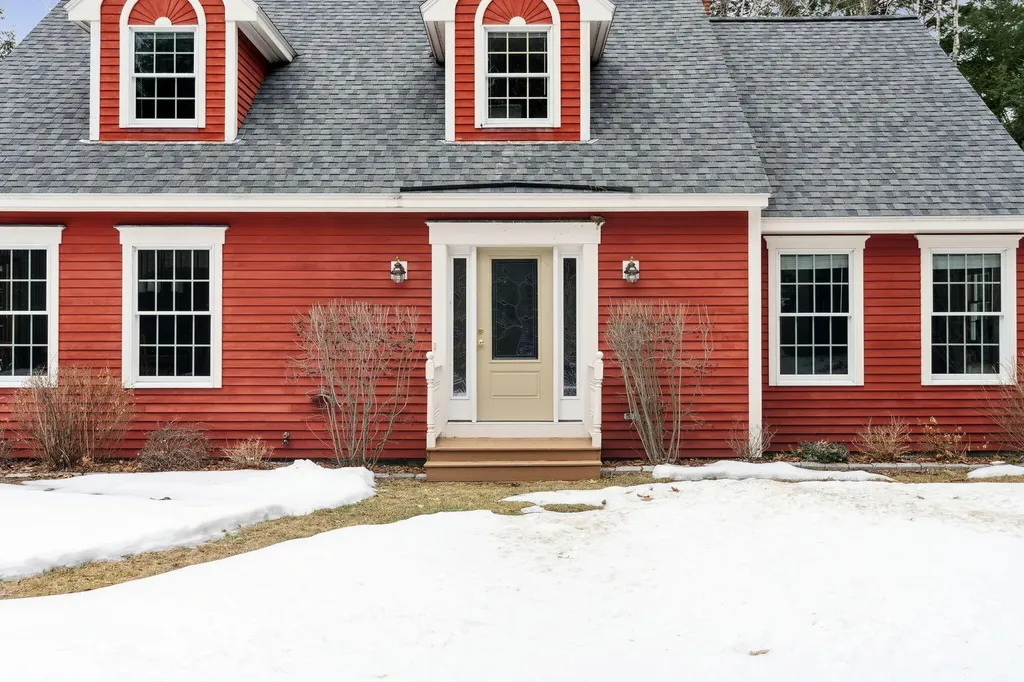 28 Coombs Road Topsham ME 04086
