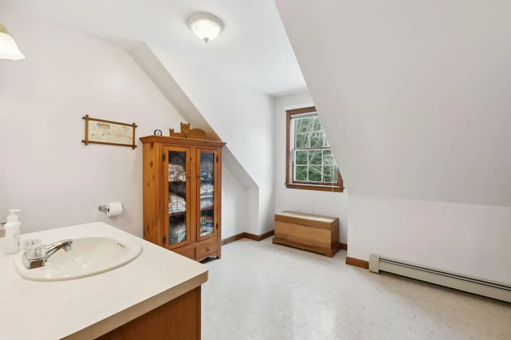 28 Coombs Road Topsham ME 04086