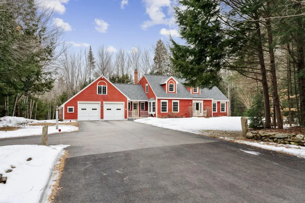 28 Coombs Road Topsham ME 04086