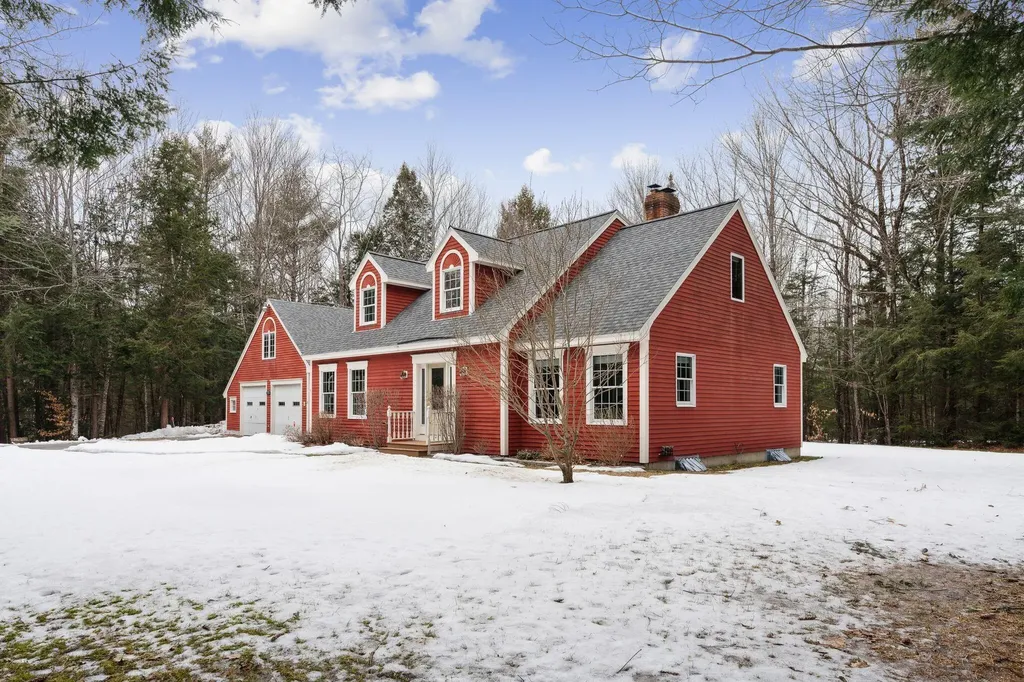 28 Coombs Road Topsham ME 04086