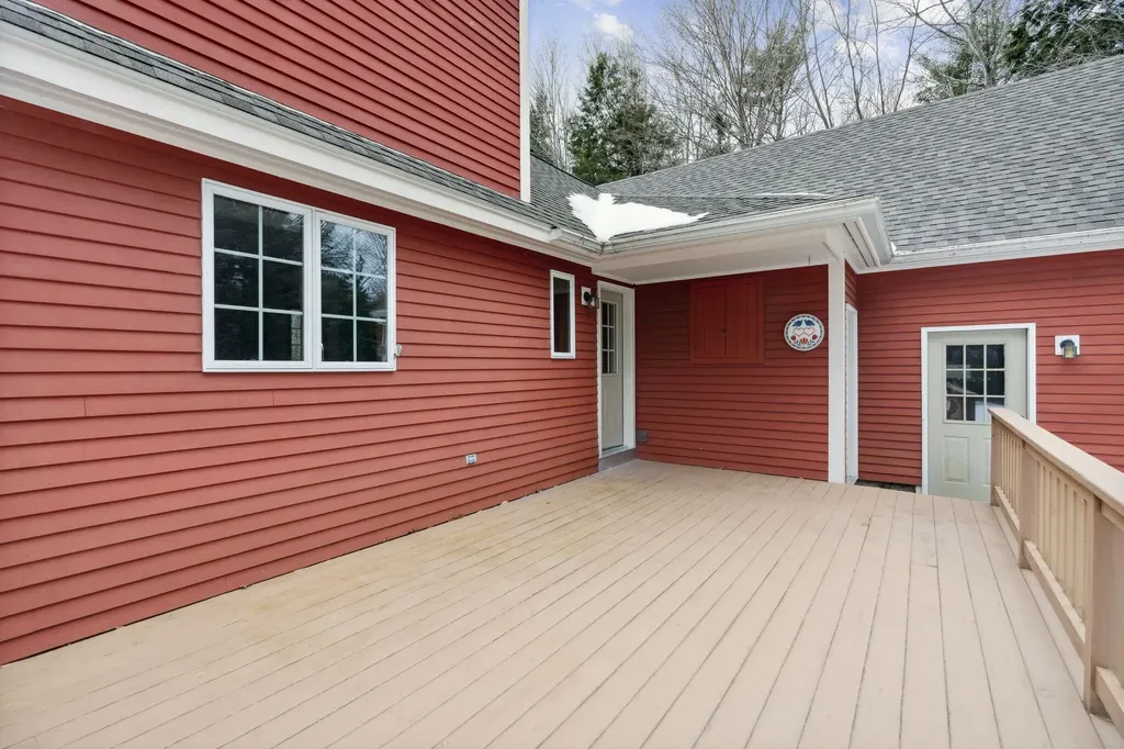 28 Coombs Road Topsham ME 04086