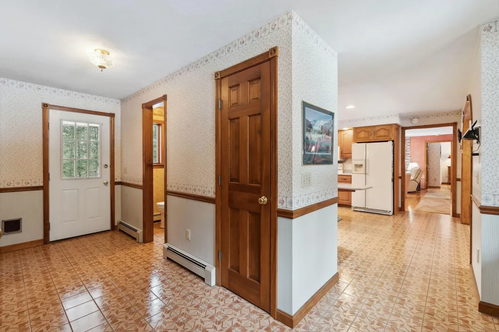 28 Coombs Road Topsham ME 04086