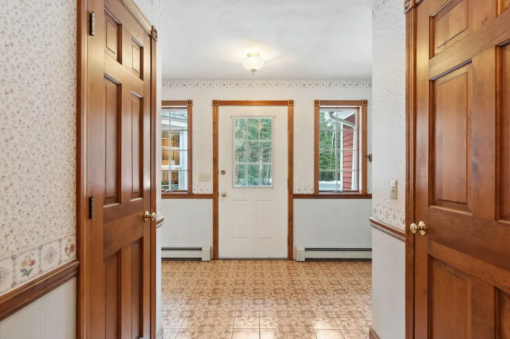 28 Coombs Road Topsham ME 04086