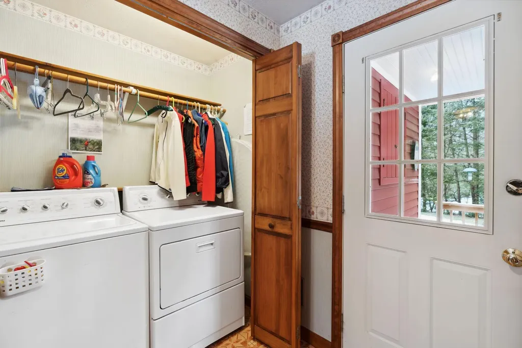 28 Coombs Road Topsham ME 04086