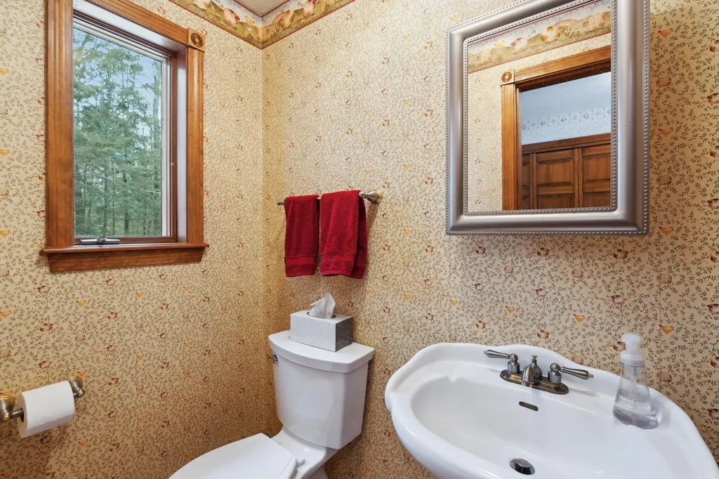28 Coombs Road Topsham ME 04086