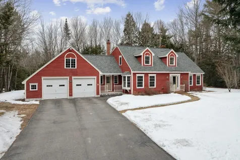 28 Coombs Road Topsham ME 04086