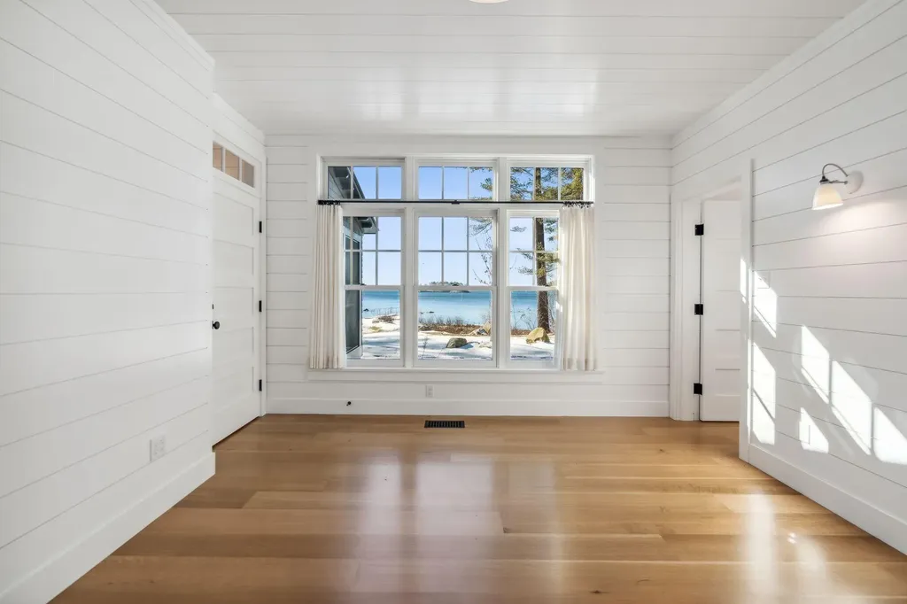 36 Murch Landing Road Raymond ME 04071