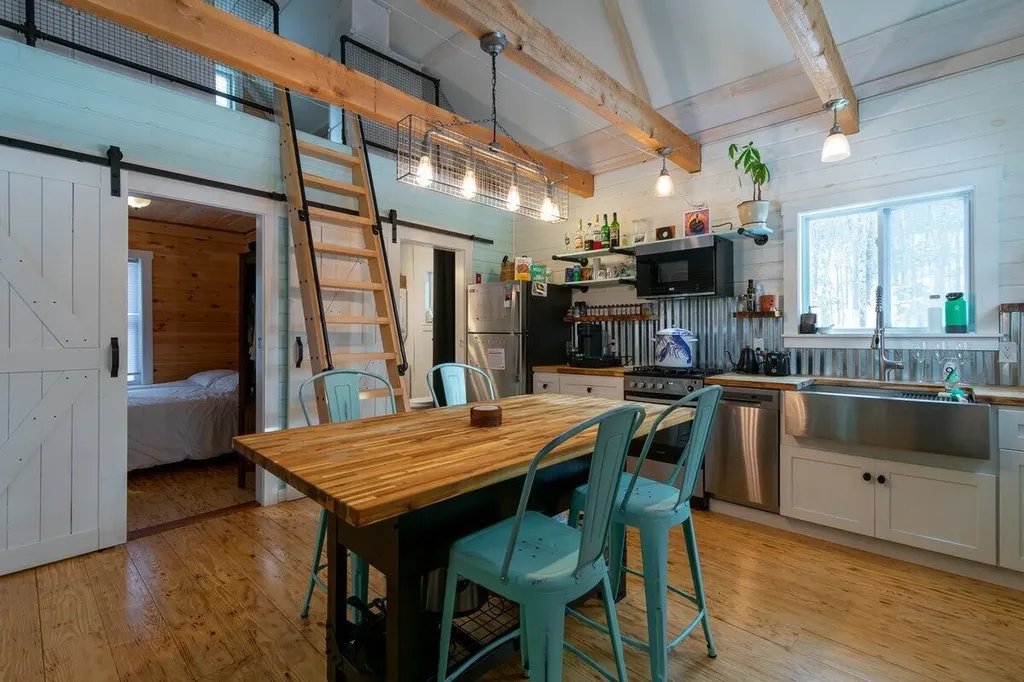 7 Flanders Road Northport ME 04849
