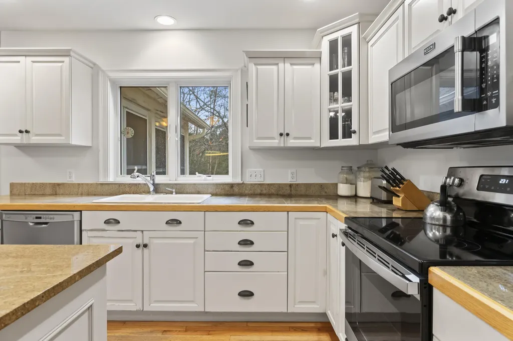 21 Cross Hill Road Cape Elizabeth ME 04107