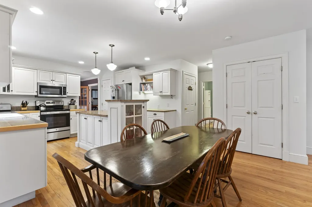 21 Cross Hill Road Cape Elizabeth ME 04107