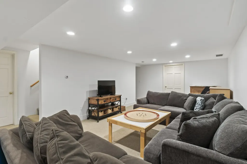 21 Cross Hill Road Cape Elizabeth ME 04107