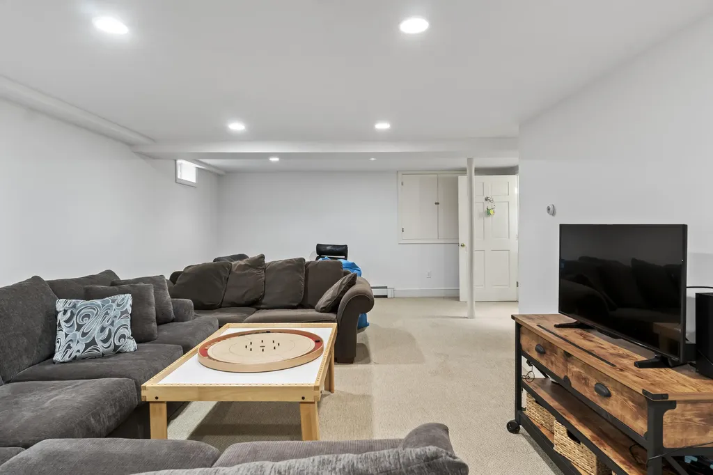 21 Cross Hill Road Cape Elizabeth ME 04107