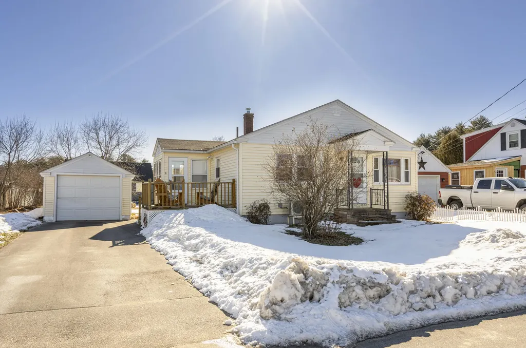 4 Bushey Circle Lewiston ME 04240