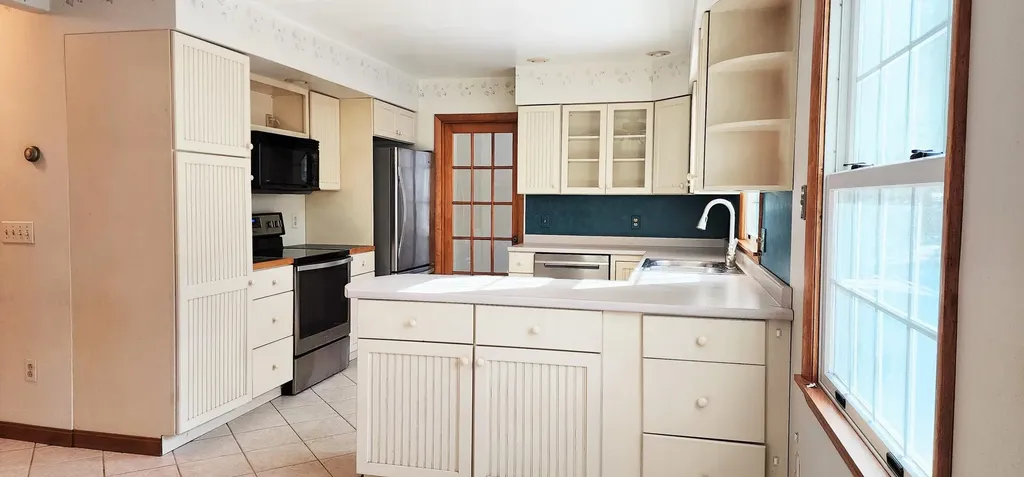 38 Monroe Road Hampden ME 04444