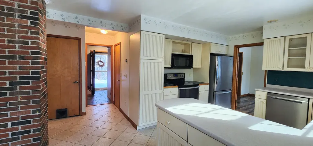 38 Monroe Road Hampden ME 04444