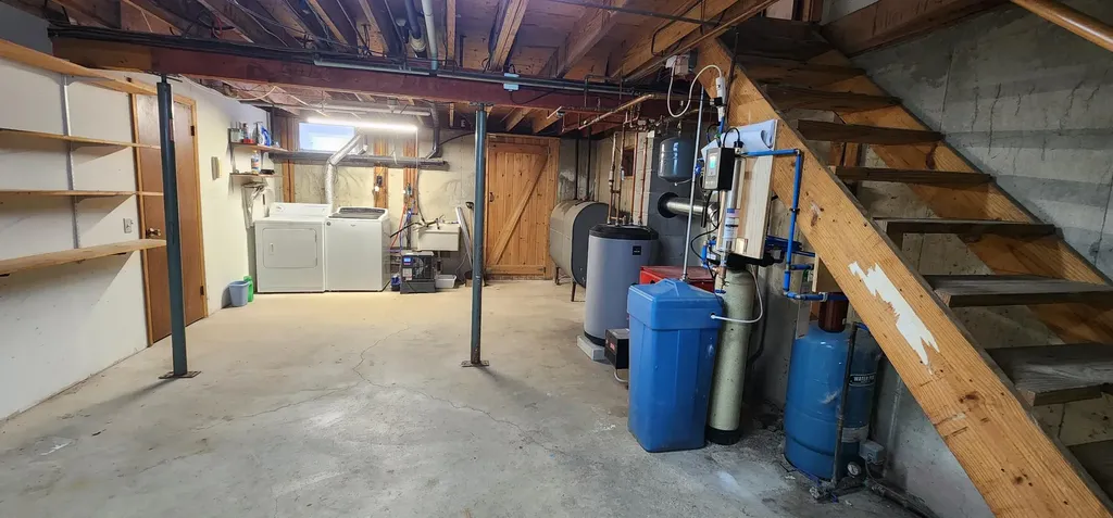 38 Monroe Road Hampden ME 04444