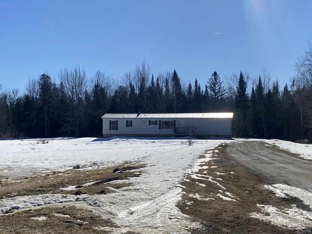 368 Corinth Road Hudson ME 04449