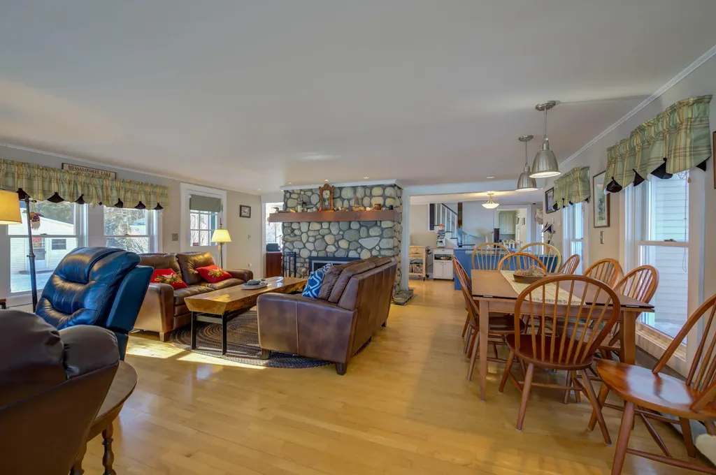 18 Kayak Lane Belgrade ME 04917
