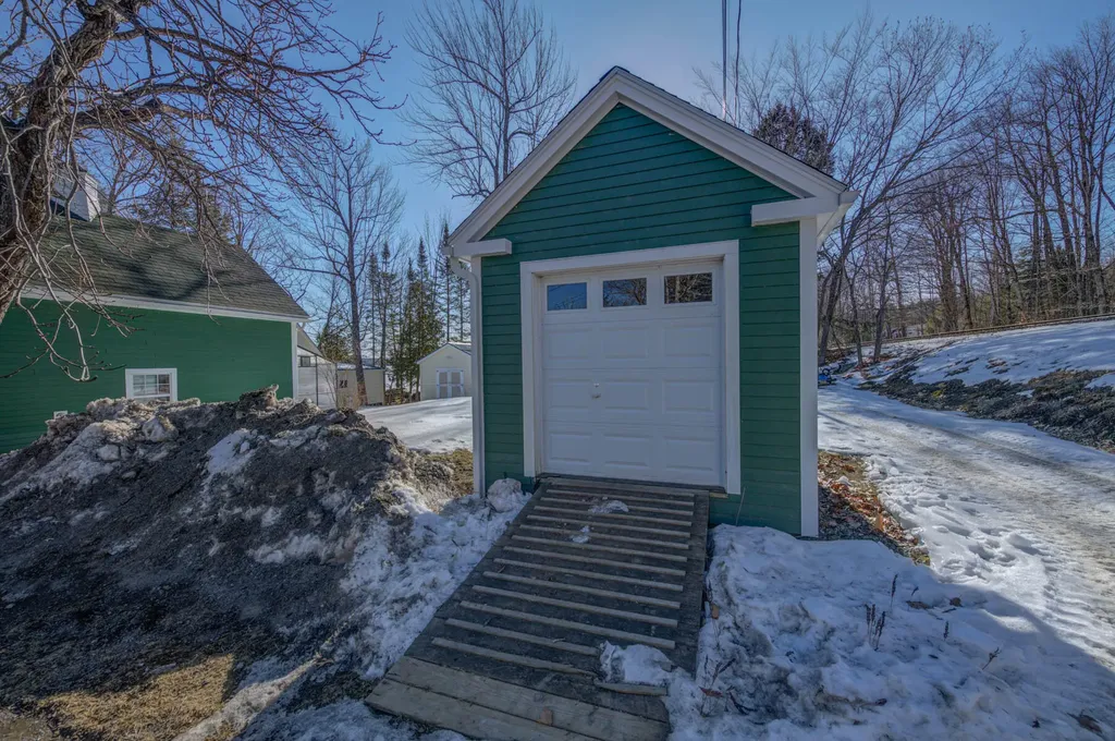 18 Kayak Lane Belgrade ME 04917