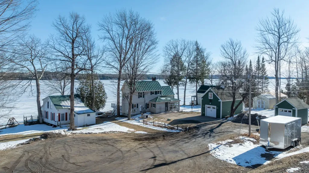18 Kayak Lane Belgrade ME 04917