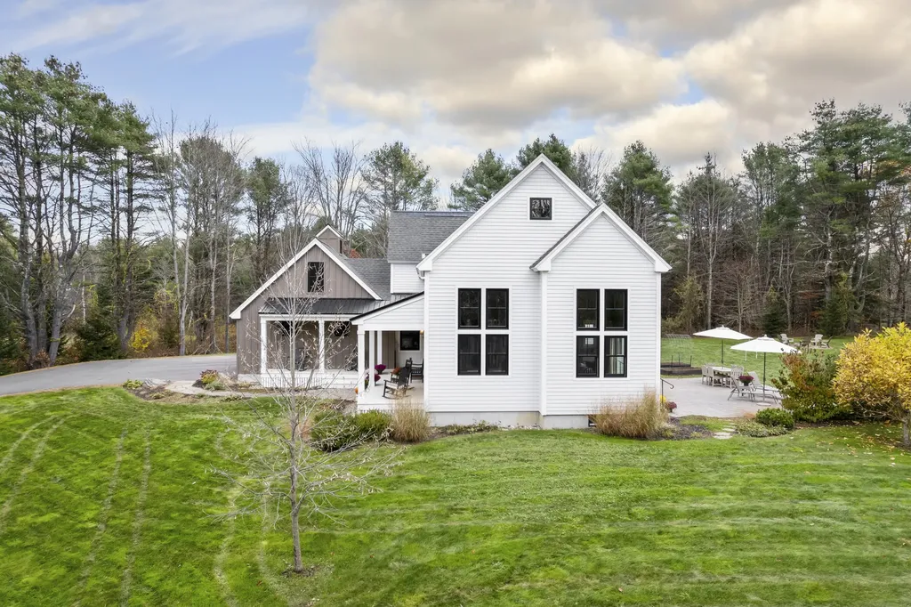 35 North Trail Brunswick ME 04011