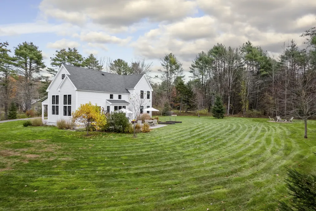 35 North Trail Brunswick ME 04011