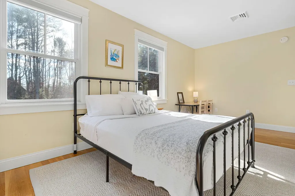 35 North Trail Brunswick ME 04011