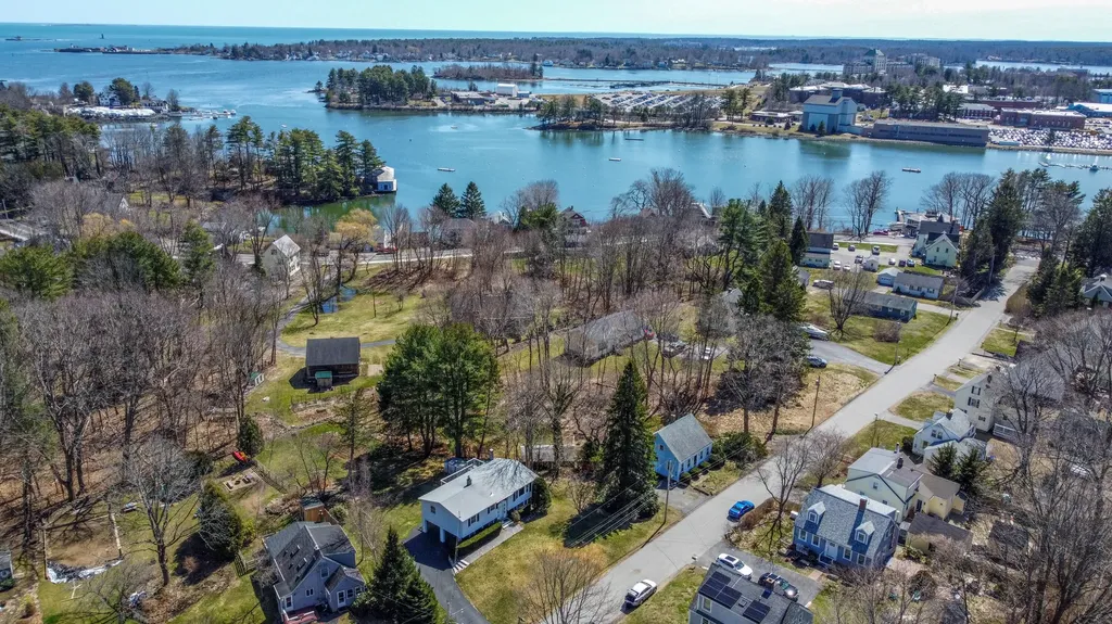 40 Tilton Avenue Kittery ME 03904