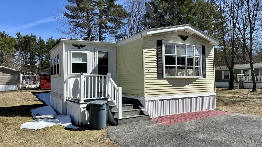 10 Deer Hill Avenue Standish ME 04084