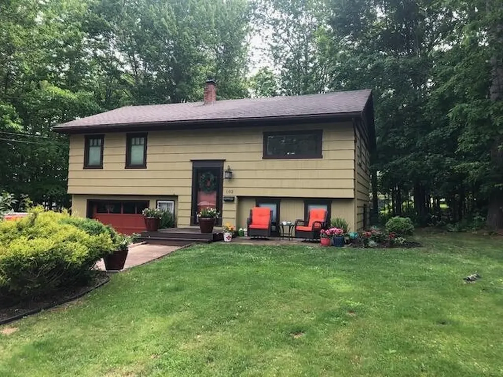 102 Easy Street Farmingdale ME 04344