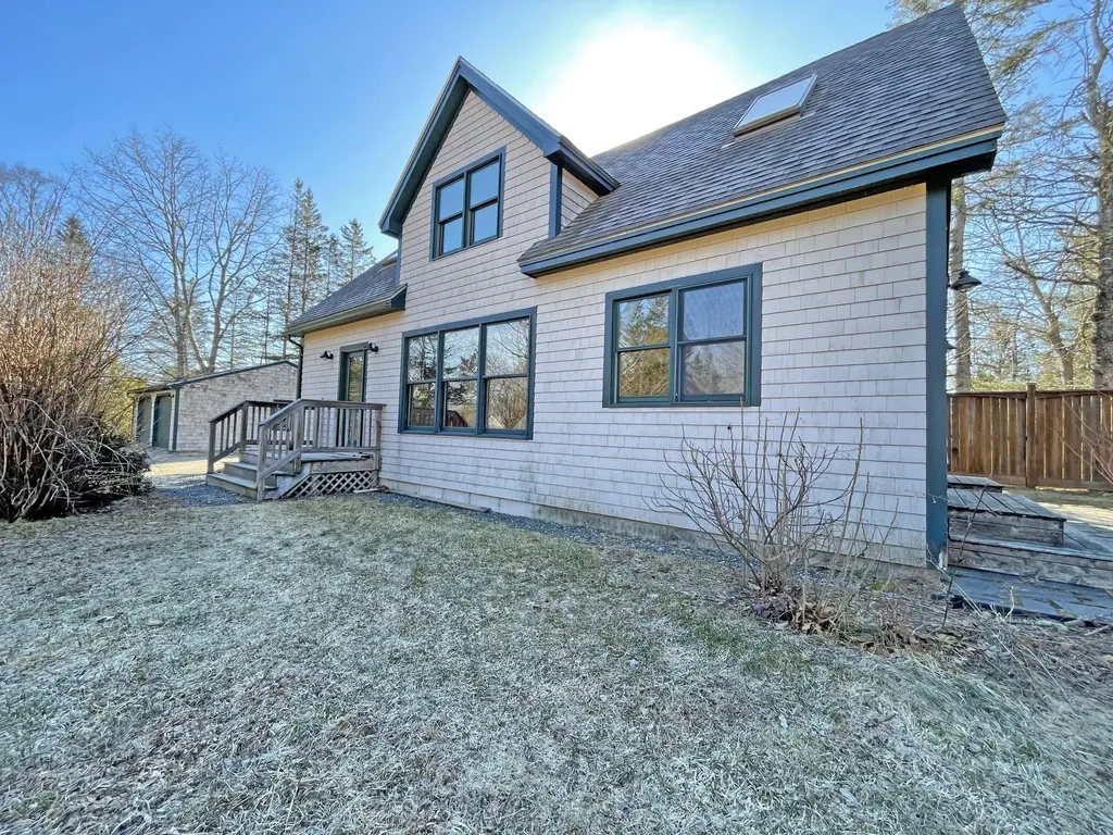 958 Pleasant Street Blue Hill ME 04614