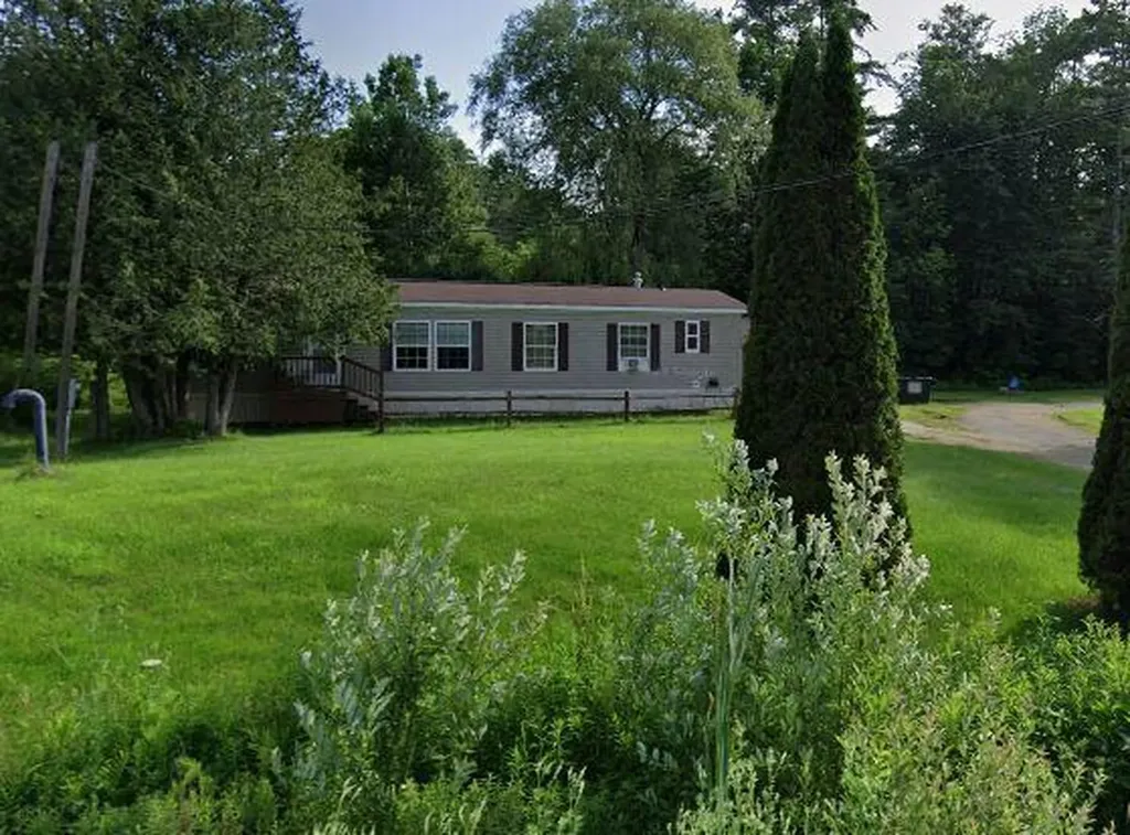 26 Grove Street Sabattus ME 04280