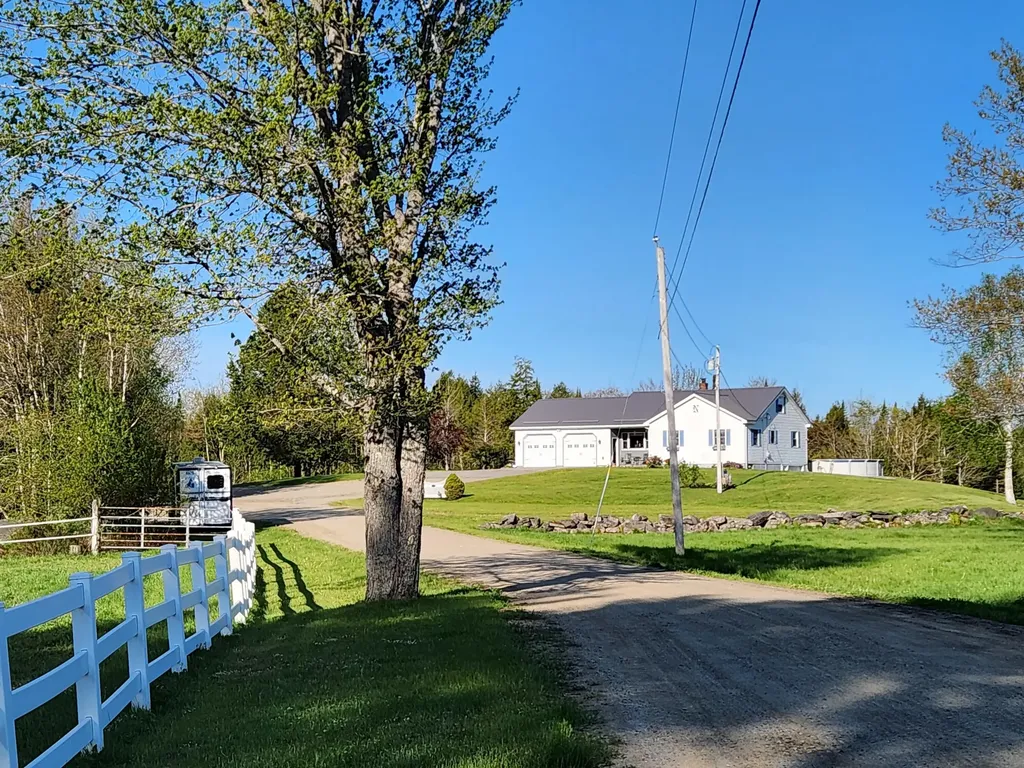 28 Cowboy Lane Whitefield ME 04353