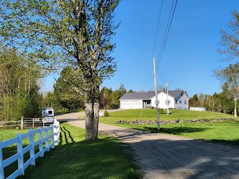 28 Cowboy Lane Whitefield ME 04353
