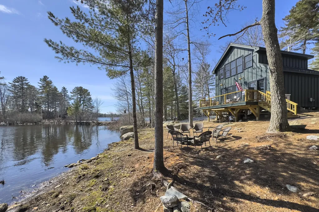 46 Island Lane Hope ME 04847