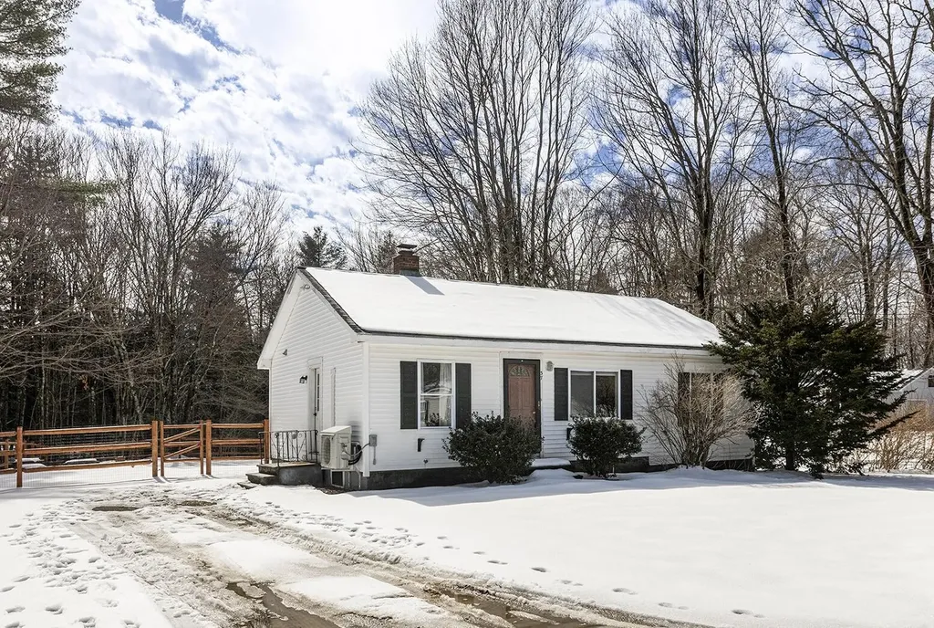 37 Boynton Road Buxton ME 04093