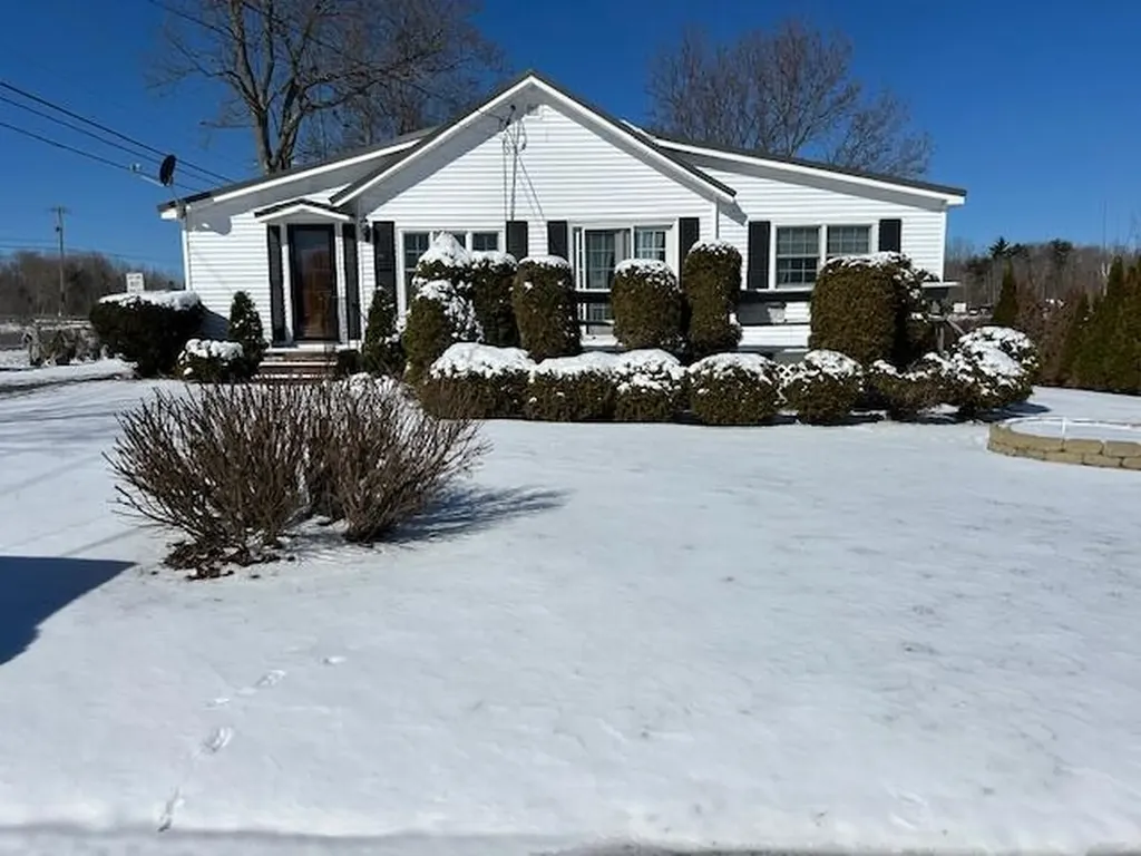 2073 Hammond Street Hermon ME 04401
