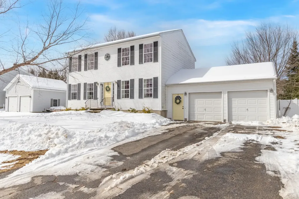 10 Independence Avenue Hampden ME 04444