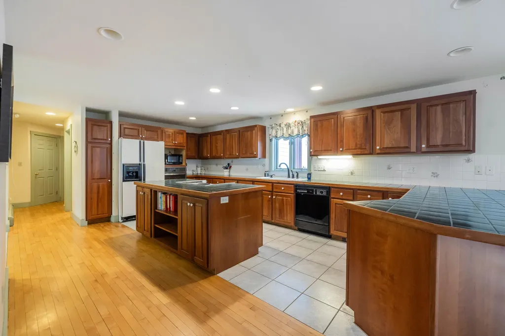 2 Autumn Circle Kennebunk ME 04043