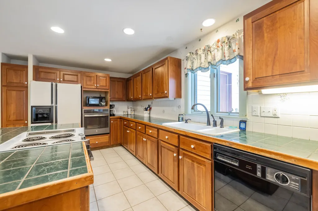 2 Autumn Circle Kennebunk ME 04043