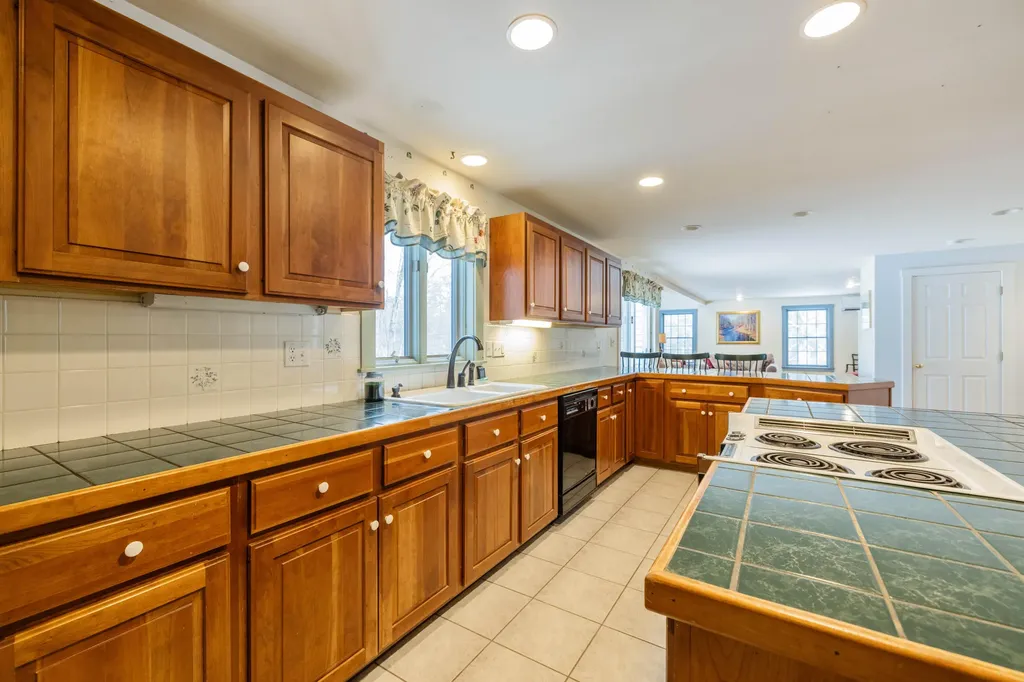 2 Autumn Circle Kennebunk ME 04043