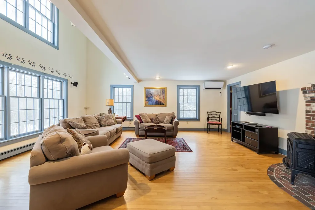 2 Autumn Circle Kennebunk ME 04043